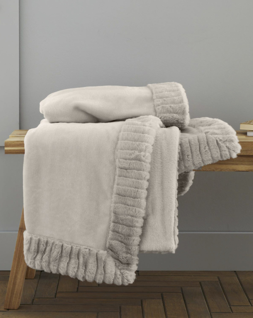 Velvet Faux Fur Cosy Throw Natural - Catherine Lansfield - Size: 150X200 - image 1