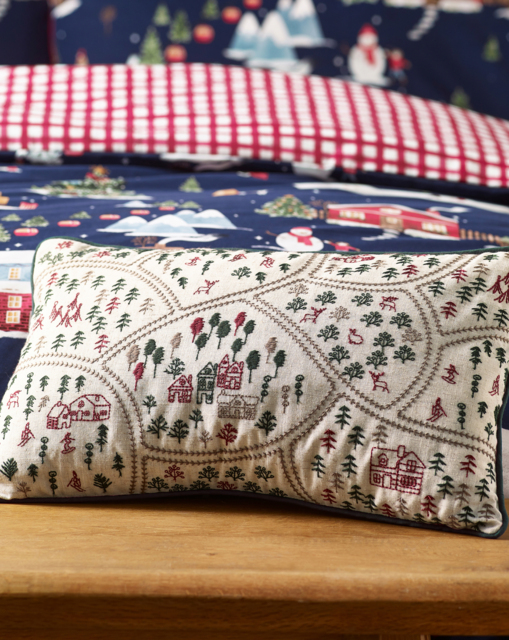 CL Christmas Ski Village Cushion Multi - Catherine Lansfield - Size: 30X50 - image 1