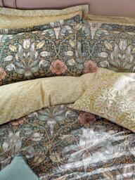William Morris At Home Spring Thicket Reversible 250 Thread Count Duvet Cover Set - thumbnail 4