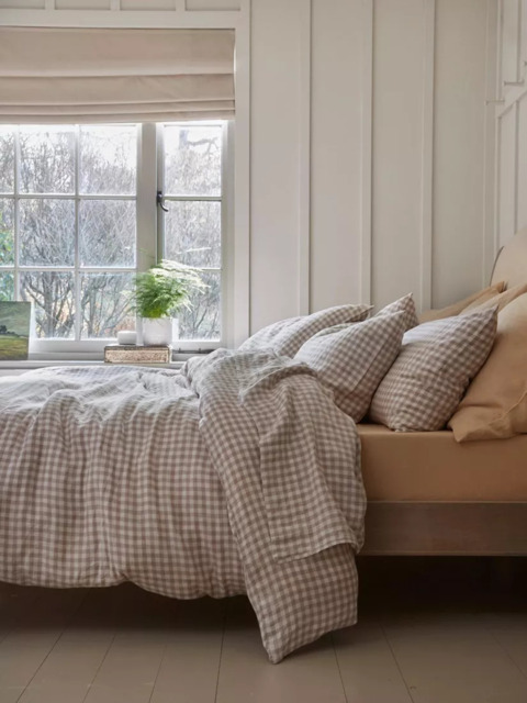 Piglet in Bed Gingham Linen Bedding - image 1