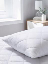 The Fine Bedding Company Breathe® Standard Pillow Protector - thumbnail 2