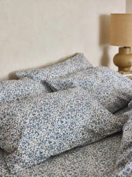 Piglet in Bed Mini Meadow Washed Cotton Bedding, Blue - thumbnail 1