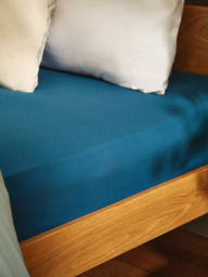 John Lewis Crisp and Fresh 200 Thread Count Egyptian Cotton Standard Fitted Sheet - thumbnail 2