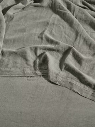 Bedfolk 100% Linen Standard Fitted Sheets - thumbnail 3