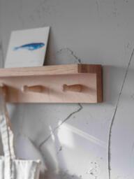 Garden Trading Hambledon Oak Wood Shelf with 3 Pegs, Natural - thumbnail 3