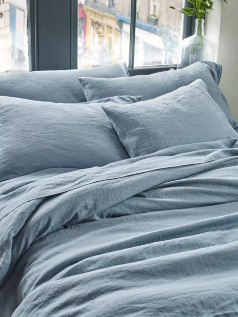 Piglet in Bed Plain Linen Bedding - image 1