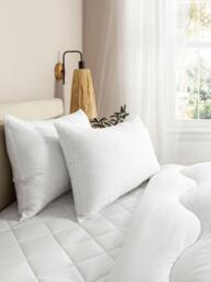 The Fine Bedding Company Breathe® Standard Pillow, Soft/Medium - thumbnail 2