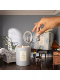 Jo Malone London Special Edition Lavender & Moonflower Scented Candle, 200g - thumbnail 3
