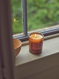 Neptune Amber & Cedarwood Scented Candle, 560g - thumbnail 2