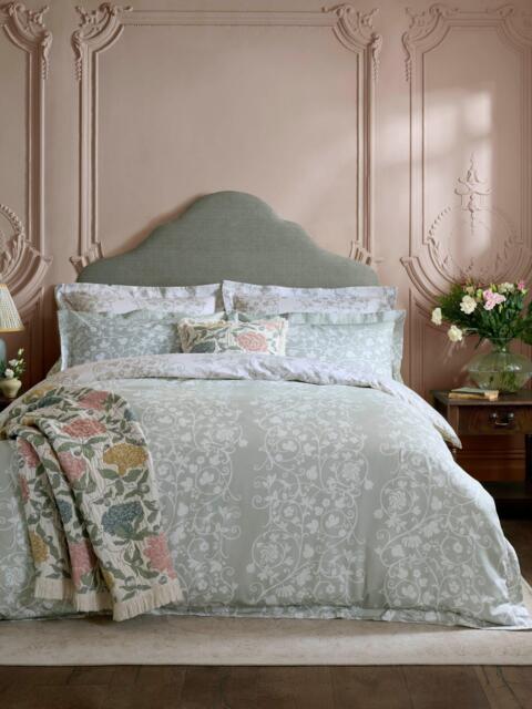 Historic Royal Palaces Tudor Trail 250 Thread Count Duvet Cover Set, Sage - image 1