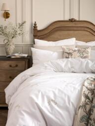 Historic Royal Palaces Bow 200 Thread Count Duvet Cover Set, White - thumbnail 1