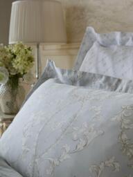 Historic Royal Palaces Tijou 250 Thread Count Duvet Cover Set, Porcelain Blue - thumbnail 3