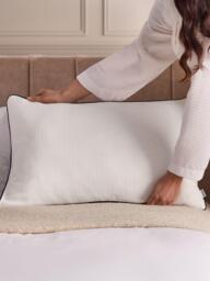 Silentnight Hotel Collection Prestige Standard Pillow, Medium/Firm - thumbnail 4