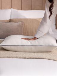 Silentnight Hotel Collection Prestige Standard Pillow, Medium/Firm - thumbnail 3