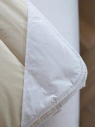 Floks Luxury British Summer Wool Duvet, 4-5 Tog - thumbnail 2