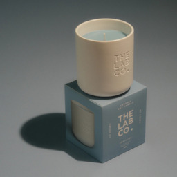 The Lab Co. Luxury Scented Candle - Ceramic Jar - 45hrs Burn Time - Soothing Fragrance with Linen, Chamomile and White Rose - 100% Vegan Soy Wax - 280g wax weight - thumbnail 6