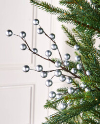 WeRChristmas Silver Berry Christmas Tree Spray, 45 cm - thumbnail 2