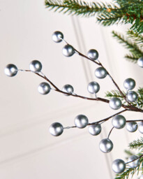 WeRChristmas Silver Berry Christmas Tree Spray, 45 cm - thumbnail 4