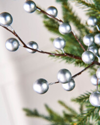 WeRChristmas Silver Berry Christmas Tree Spray, 45 cm - thumbnail 3