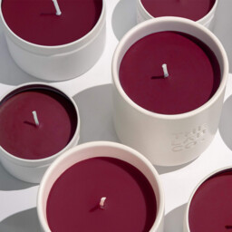 The Lab Co. Luxury Scented Candle - Ceramic Jar - 45hrs Burn Time - Welcoming Fragrance with Oud, Rose and Bergamot - 100% Vegan Soy Wax - 280g wax weight - thumbnail 2