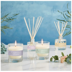 Wax Lyrical Candle Homegrown Honeysuckle 586g - thumbnail 3