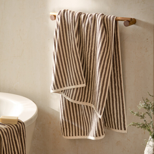 Yard Bath Towel Hebden Chocolate 70x130cm - image 1