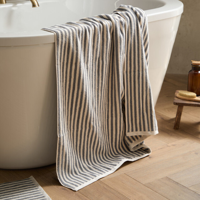 Yard Bath Sheet Hebden Grey 90x150cm - image 1