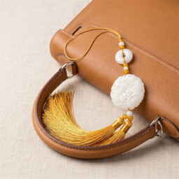 Huacan Golden jade pendant - thumbnail 4