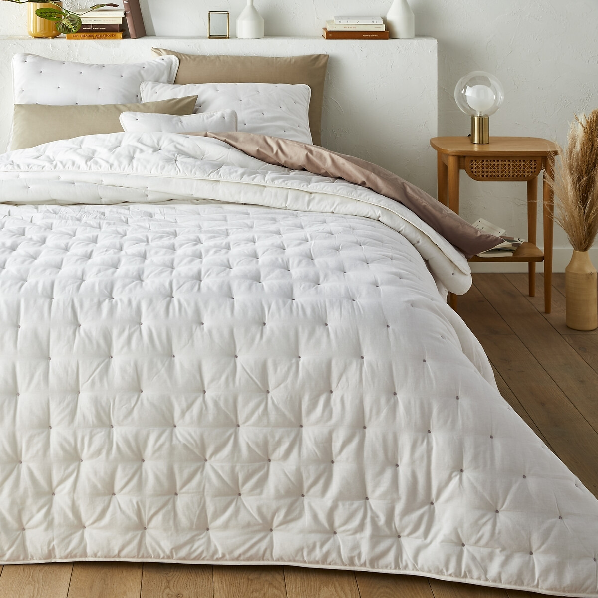 Aéri Embroidered Quilted 100% Cotton Bedspread - image 1