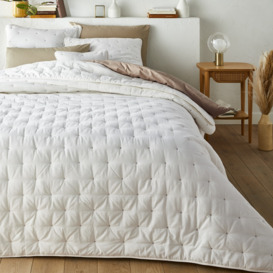 Aéri Embroidered Quilted 100% Cotton Bedspread - thumbnail 1