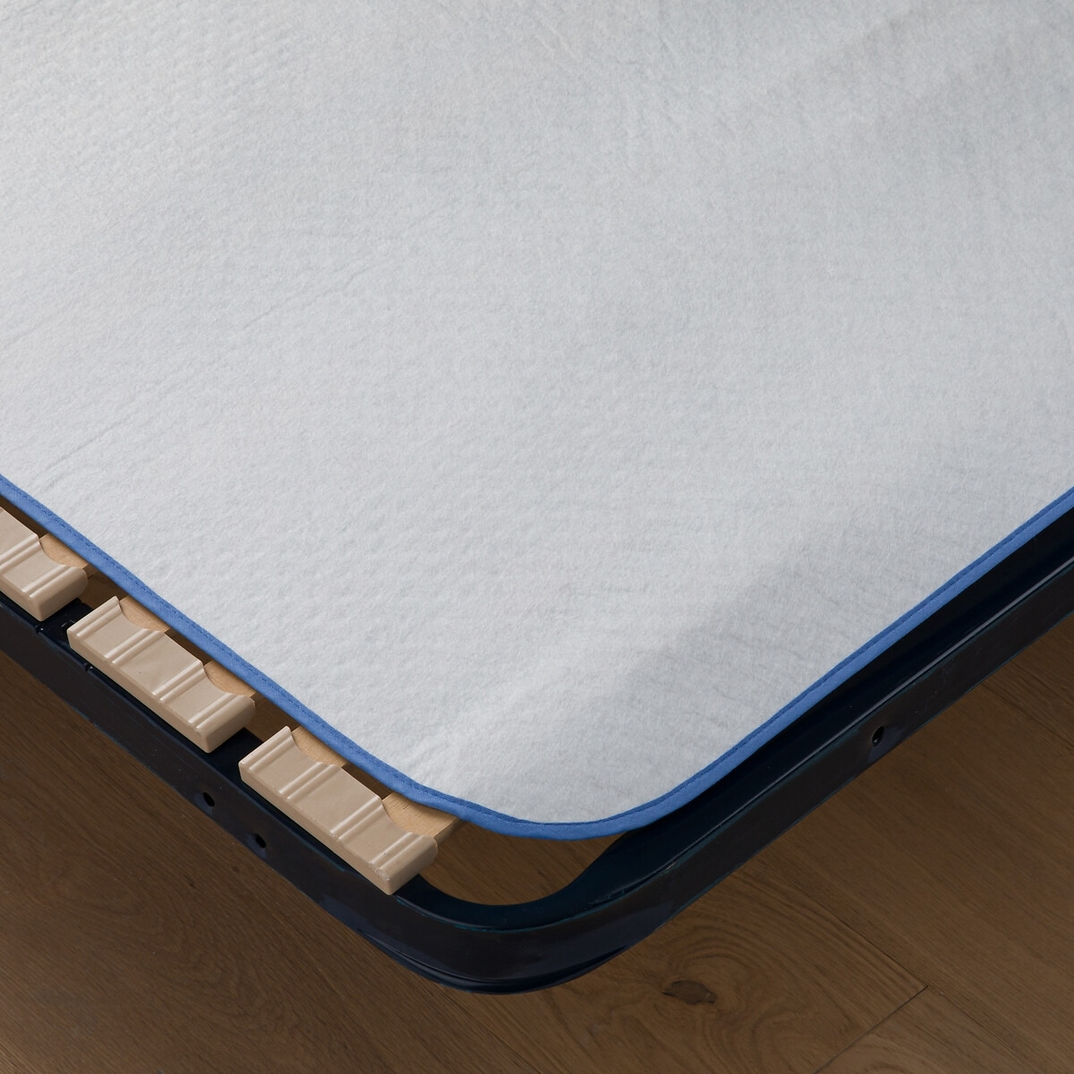 Insulating Mattress and Bedstead Protector - image 1