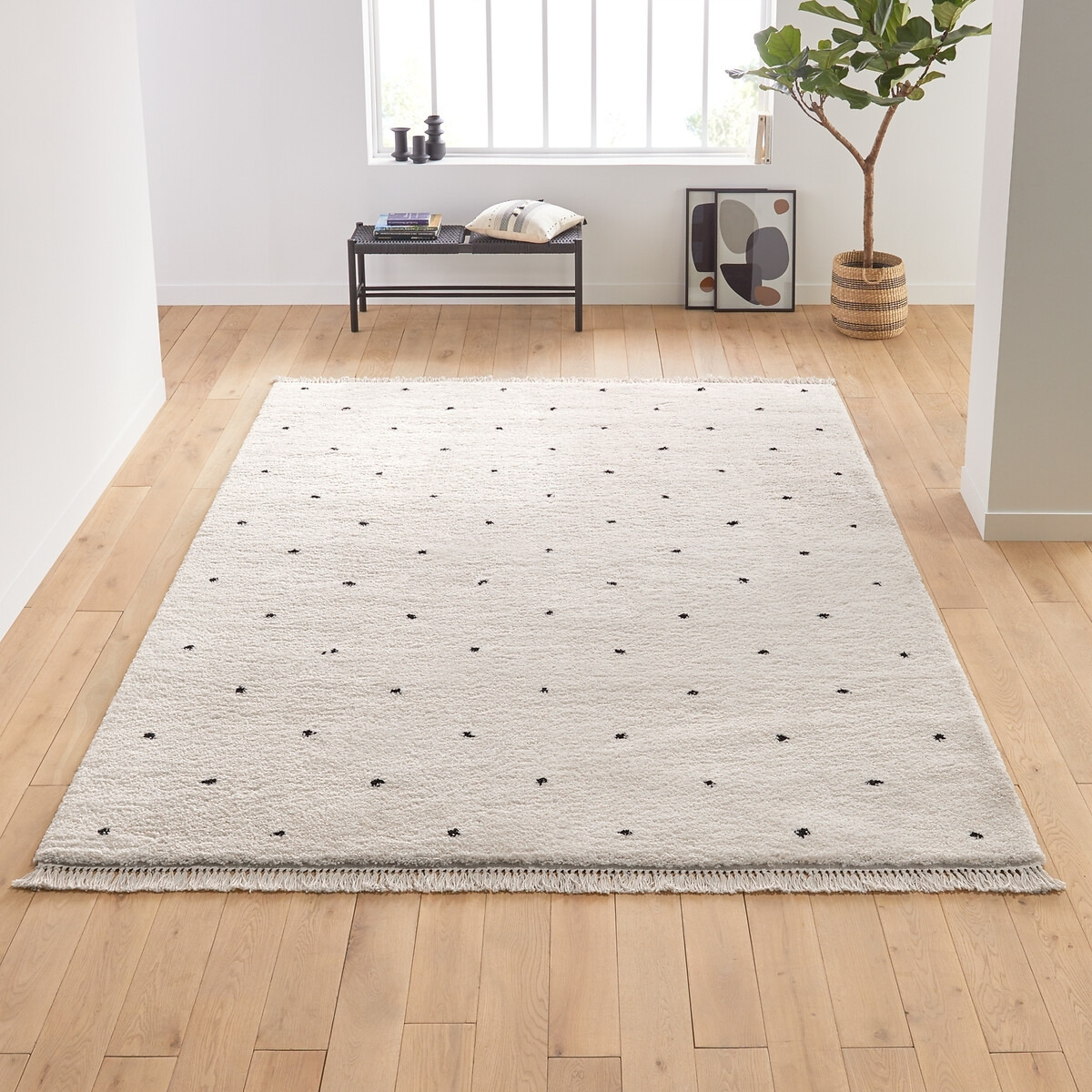 Ava Spotted Fringed Berber-Style Rug