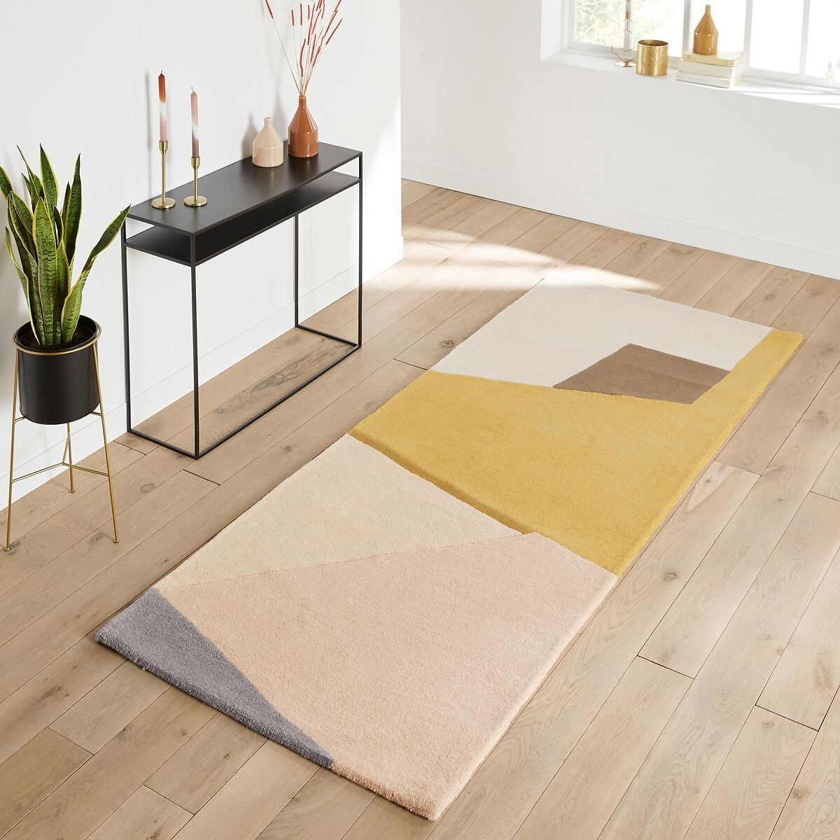 Norvin Graphic 100% Wool Bedside / Runner Rug