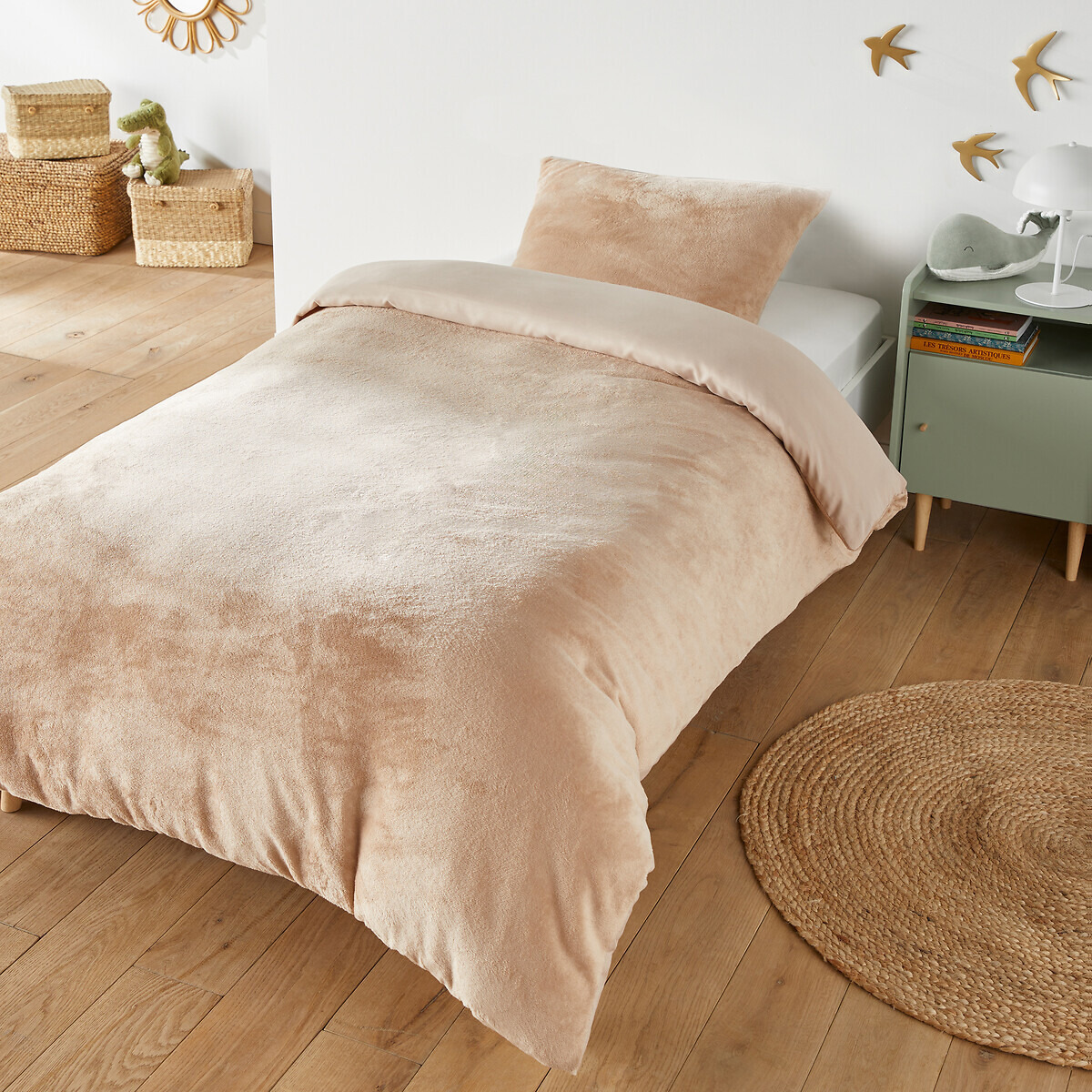 Child's Fleece Bed Set with Rectangular Pillow - image 1