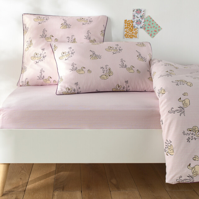 Swan Child's Fitted Sheet in 50% Recycled Washed Cotton - image 1