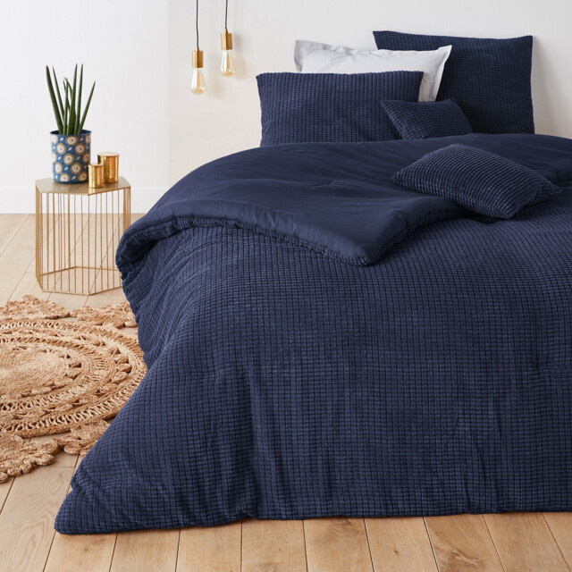 Fluffy Textured Quilted Bedspread - image 1