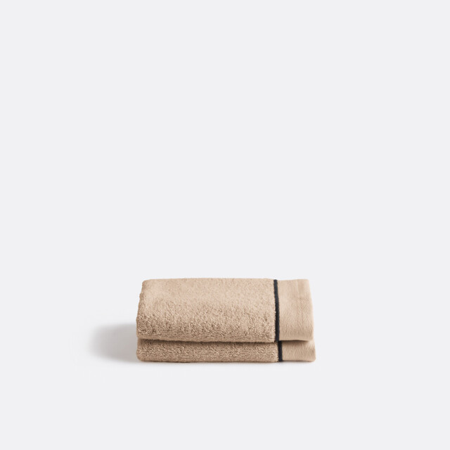 Victor Face Towels in Combed Cotton 675g/m2 in Set of 2 - image 1