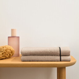 Victor Face Towels in Combed Cotton 675g/m2 in Set of 2 - thumbnail 2