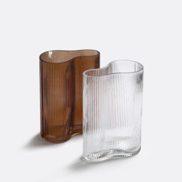 Anija 21cm High Ribbed Smoked Glass Vase - thumbnail 4