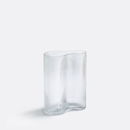 Anija 21cm High Ribbed Smoked Glass Vase - thumbnail 3