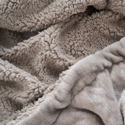 Maxine Throw in Fleece and Sherpa - thumbnail 4