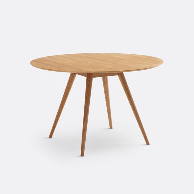 Quilda 4-6 Seater Round Dining Table in Oak Veneer - image 1