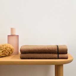 Victor Face Towels in Combed Cotton 675g/m2 in Set of 2 - thumbnail 2