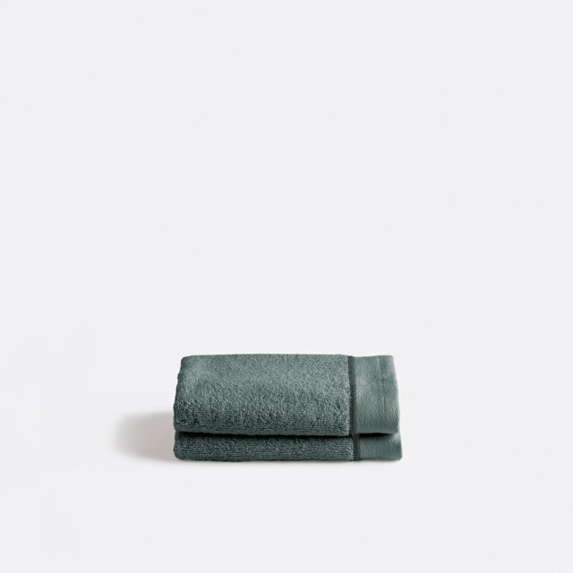 Victor Face Towels in Combed Cotton 675g/m2 in Set of 2 - image 1