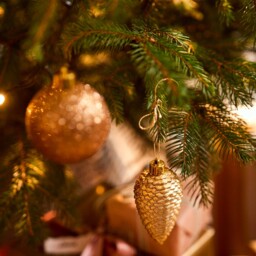 Set of 6 Caspar Festive Pine Cone Baubles - thumbnail 2
