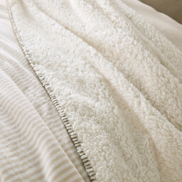 Anoti Cotton & Fleece Bedspread - thumbnail 2