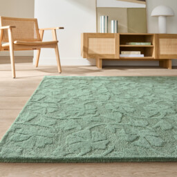 Tyma Woolen Rug with A Flower Print