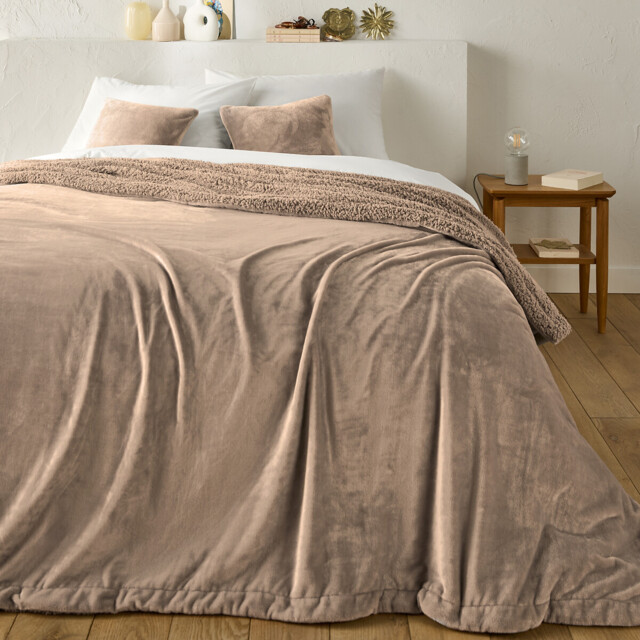 Maxine Fleece Bedspread - image 1