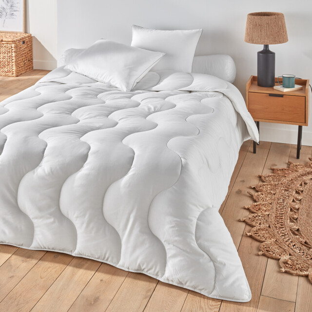 Soft Mid-Season Duvet with Anti-Dust Mite Protection - image 1