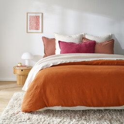 Acélie Bordeaux Pillowcase in Washed Linen - thumbnail 2